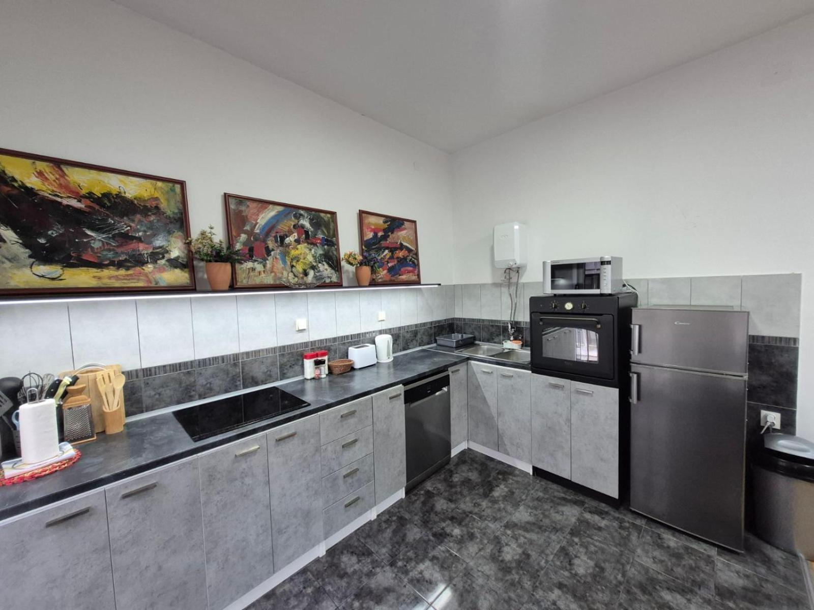Authentic Belgrade Centre Apartments For Large Groups, Republic Square - Up To 47 People In 5 Apartments Zimmer foto